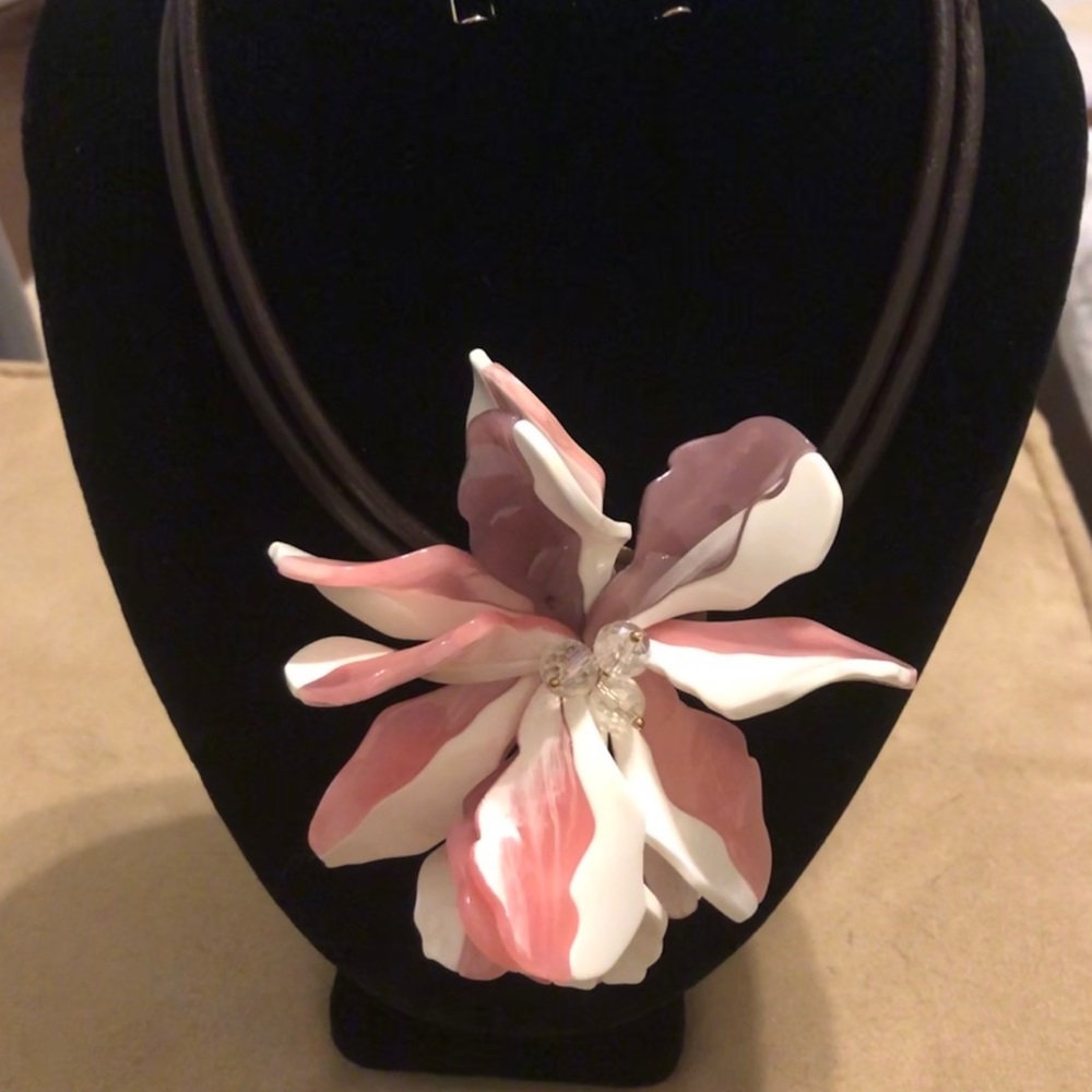 Pink, Purple& White Floral Necklace w/gold closure
